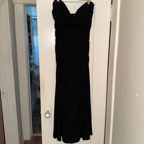 Long Black Ruched Strapless Gown with V-notch Bustline (Size 19/20) - Picture 2 of 7